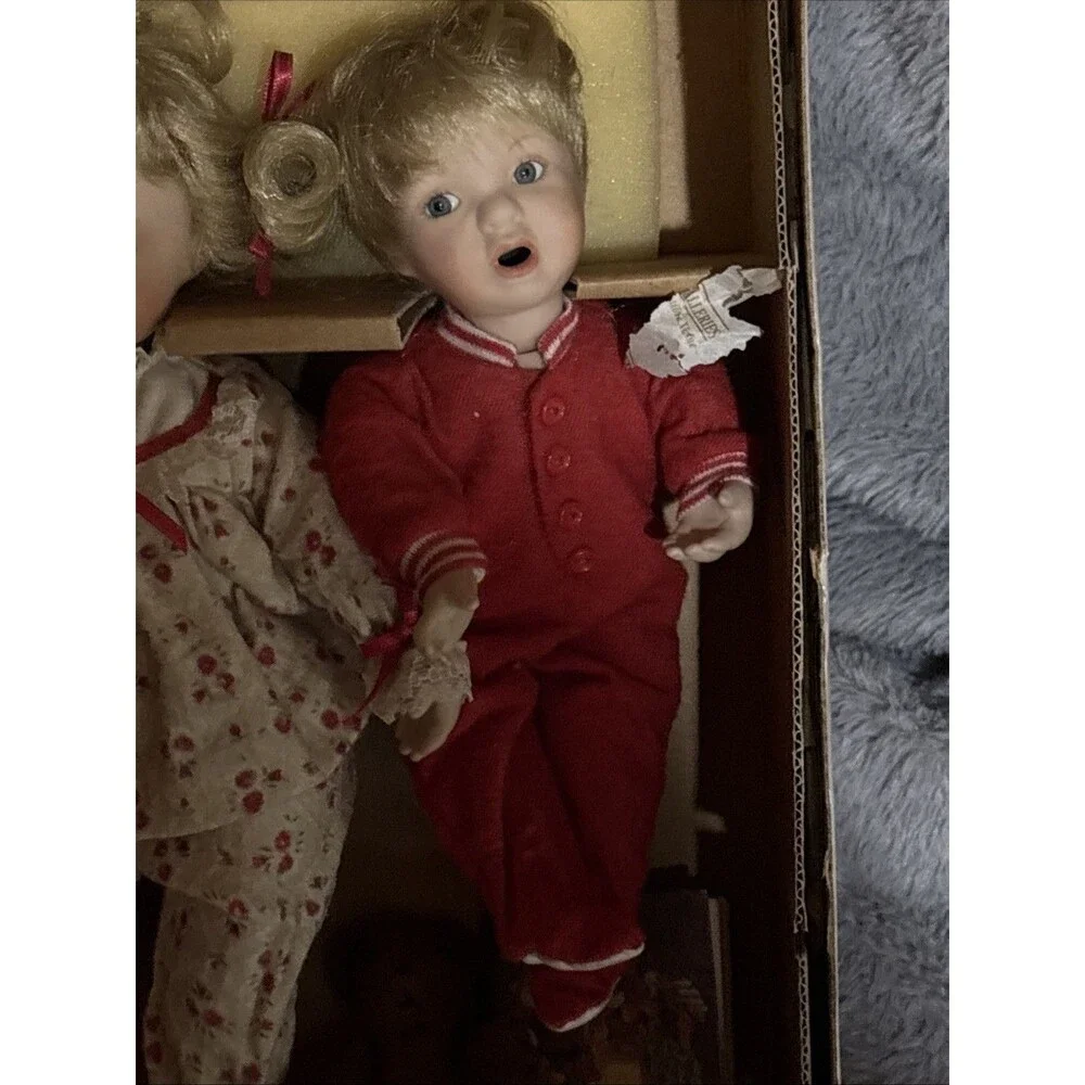 Ashton Drake Galleries “Tell Me The Christmas Story” 2 DOLLS Pajamas Girl Boy